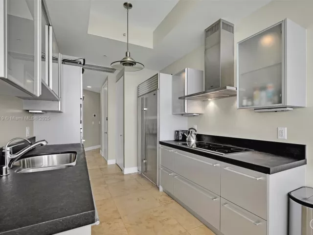 2-bedroom condo for sale in Sunny Isles Beach - 18201 Collins Ave 4009A - MondialRealty