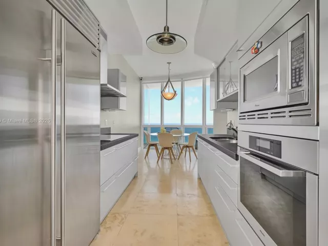 2-bedroom condo for sale in Sunny Isles Beach - 18201 Collins Ave 4009A - MondialRealty
