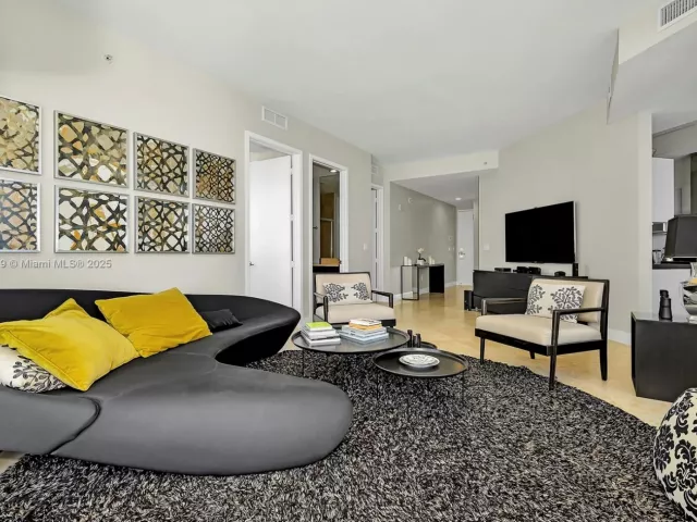 2-bedroom condo for sale in Sunny Isles Beach - 18201 Collins Ave 4009A - MondialRealty