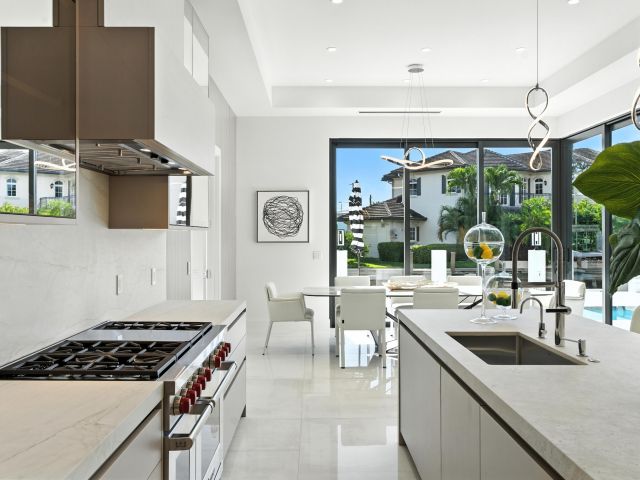 Home for sale at 700 NE 29th Place - photo 6317921