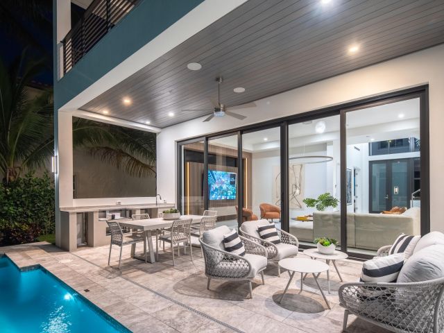 Home for sale at 700 NE 29th Place - photo 6317922