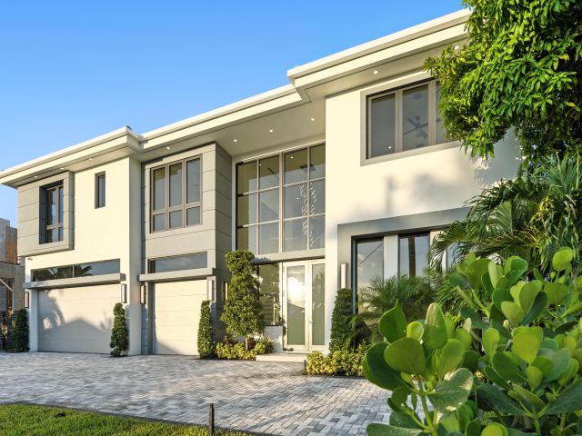 Home for sale at 700 NE 29th Place - photo 6317933