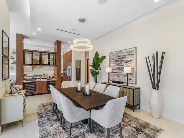 5-bedroom home for sale in Boca Raton - 450 NE 10th Street - MondialRealty