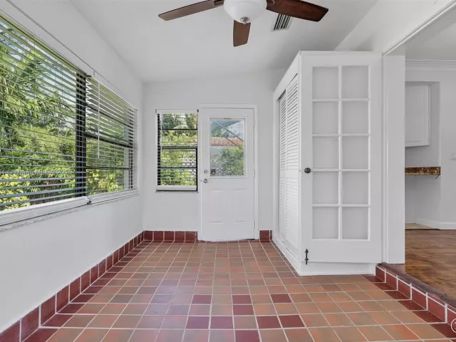 3-bedroom home for rent in Surfside - 8826 Emerson Ave - MondialRealty