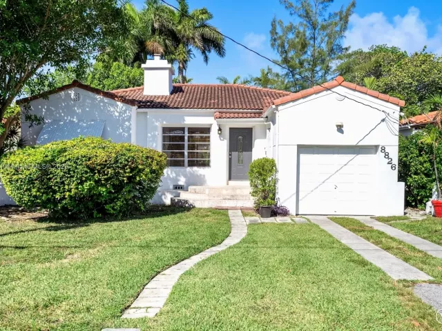 3-bedroom home for rent in Surfside - 8826 Emerson Ave - MondialRealty