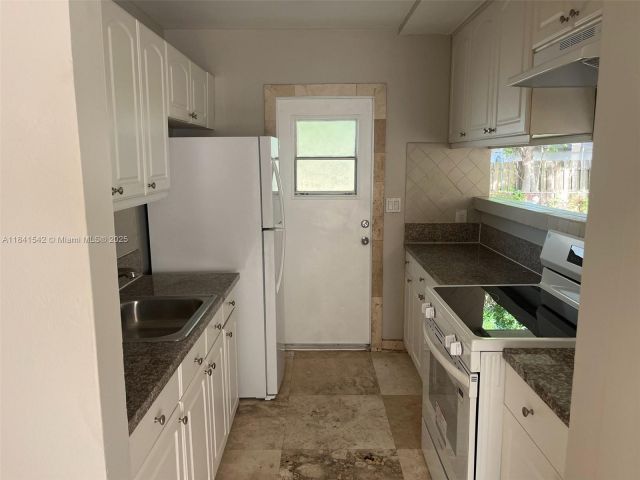 3-bedroom home for sale in Hollywood - 1450 N 64th Ave - MondialRealty