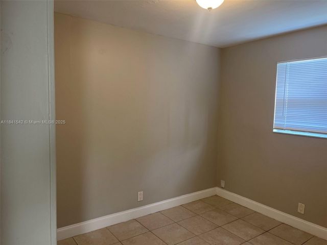 3-bedroom home for sale in Hollywood - 1450 N 64th Ave - MondialRealty