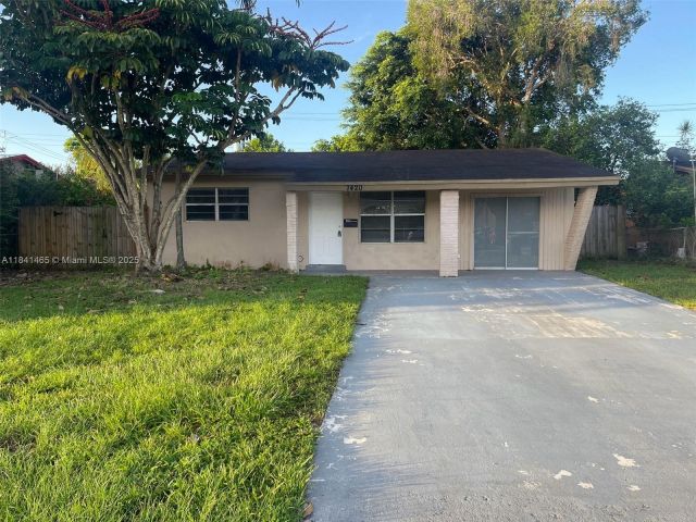 3-bedroom home for sale in Hollywood - 7420 N Farragut St - MondialRealty