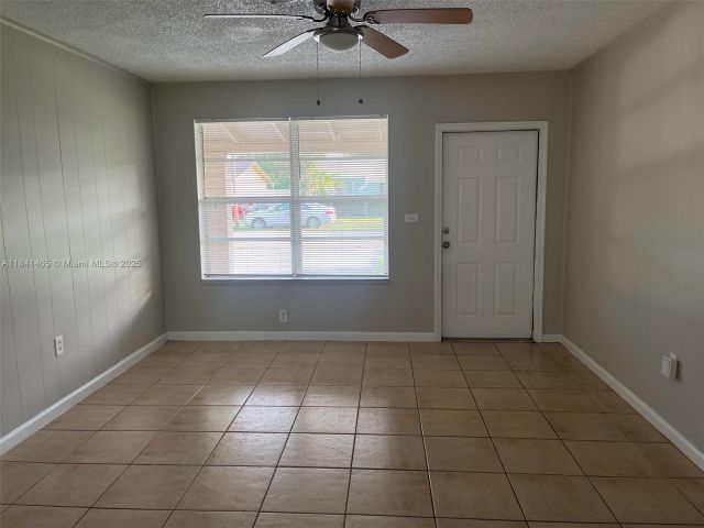 3-bedroom home for sale in Hollywood - 7420 N Farragut St - MondialRealty