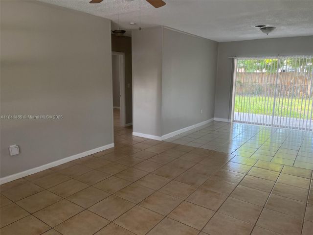 3-bedroom home for sale in Hollywood - 7420 N Farragut St - MondialRealty