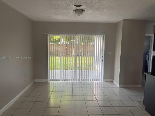 3-bedroom home for sale in Hollywood - 7420 N Farragut St - MondialRealty