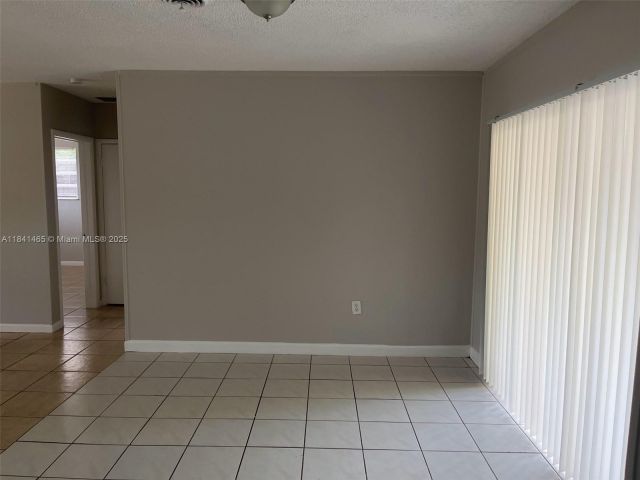 3-bedroom home for sale in Hollywood - 7420 N Farragut St - MondialRealty