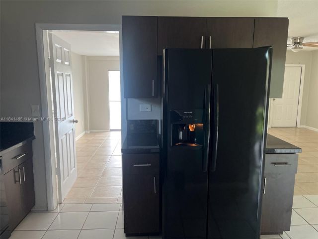 3-bedroom home for sale in Hollywood - 7420 N Farragut St - MondialRealty