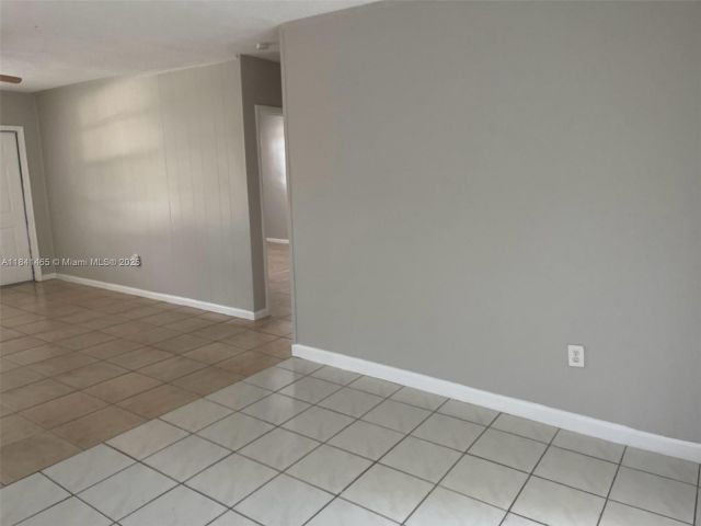 3-bedroom home for sale in Hollywood - 7420 N Farragut St - MondialRealty