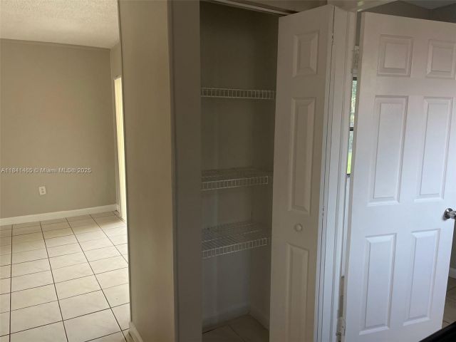 3-bedroom home for sale in Hollywood - 7420 N Farragut St - MondialRealty