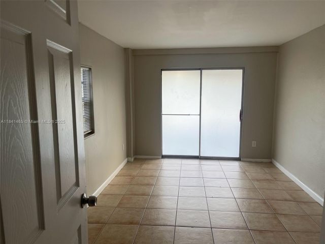 3-bedroom home for sale in Hollywood - 7420 N Farragut St - MondialRealty
