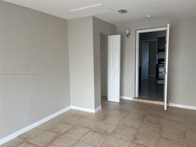3-bedroom home for sale in Hollywood - 7420 N Farragut St - MondialRealty