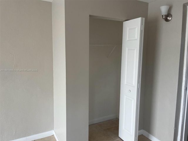 3-bedroom home for sale in Hollywood - 7420 N Farragut St - MondialRealty