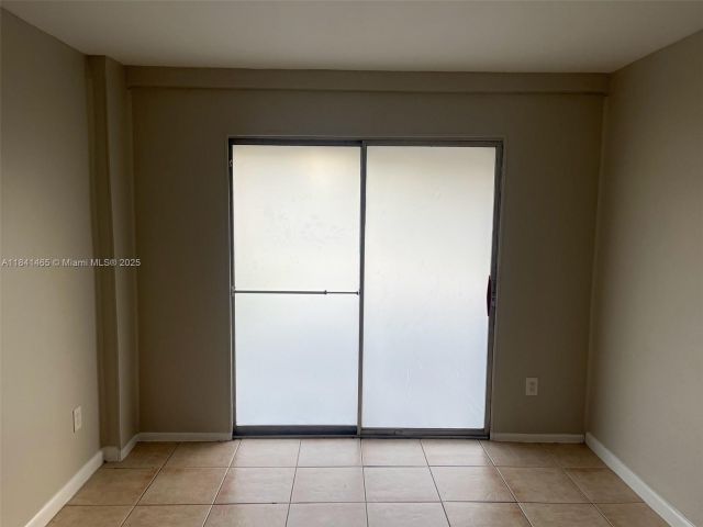 3-bedroom home for sale in Hollywood - 7420 N Farragut St - MondialRealty