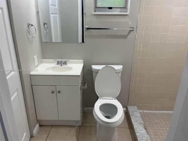 3-bedroom home for sale in Hollywood - 7420 N Farragut St - MondialRealty