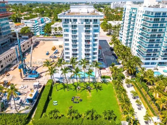 1-bedroom condo for rent in Surfside - 9195 Collins Ave 912 - MondialRealty