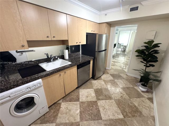 Apartment for rent  Unit #912 - photo 7431203