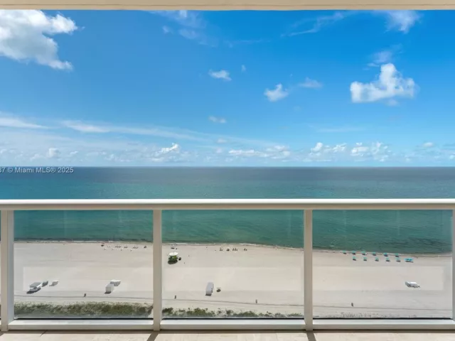 4-bedroom condo for sale in Miami Beach - 5757 Collins Ave PH-4 - MondialRealty
