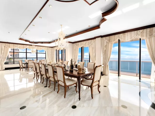 4-bedroom condo for sale in Miami Beach - 5757 Collins Ave PH-4 - MondialRealty