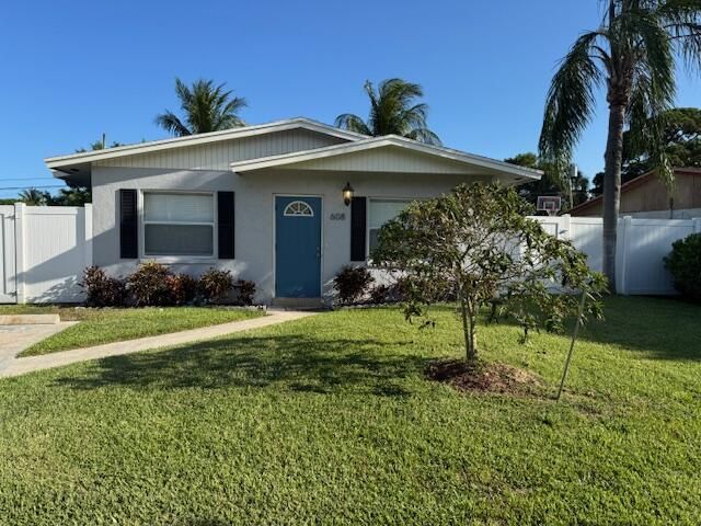 Home for rent at 608 SW 8th Court - photo 6315873