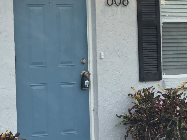 Home for rent at 608 SW 8th Court - photo 6315881