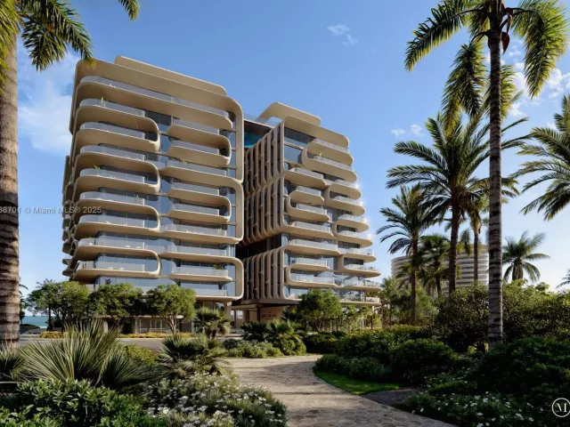 5-bedroom condo for sale in Surfside - 8777 Collins Avenue 702 - MondialRealty