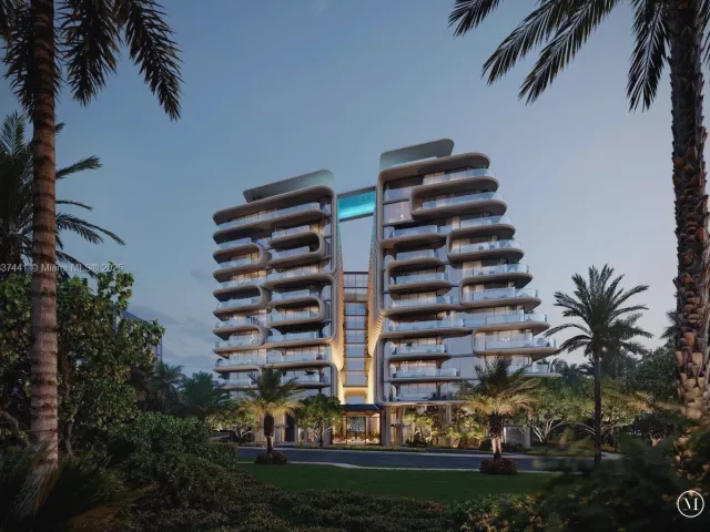 4-bedroom condo for sale in Surfside - 8777 Collins Ave 303 - MondialRealty