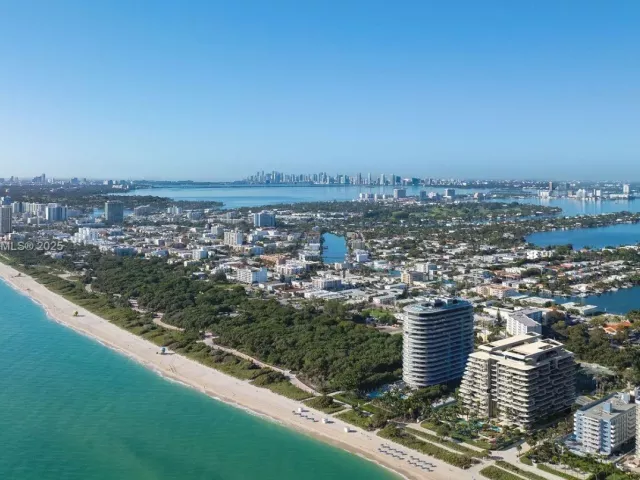 4-bedroom condo for sale in Surfside - 8777 Collins Ave 303 - MondialRealty