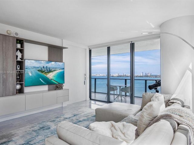 Apartment for sale  Unit #2101 - photo 7169725