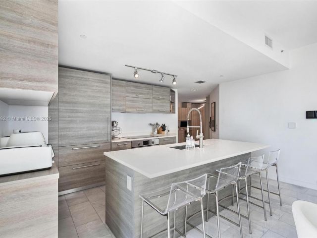 Apartment for sale  Unit #2101 - photo 7169726