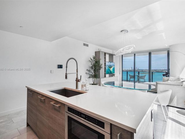 Apartment for sale  Unit #2101 - photo 7169727