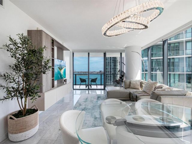 Apartment for sale  Unit #2101 - photo 7169728