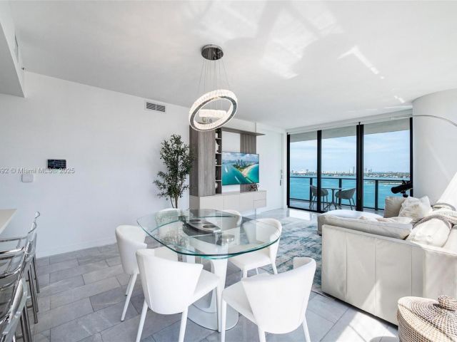 Apartment for sale  Unit #2101 - photo 7169729