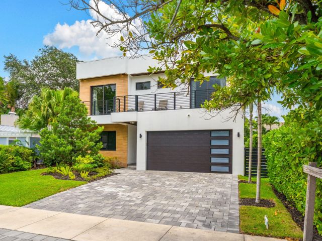 Home for sale at 1629 NE 4th Place - photo 6306489