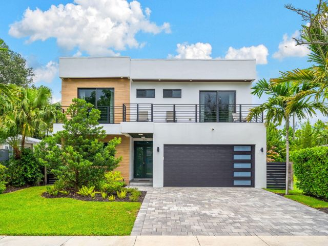 Home for sale at 1629 NE 4th Place - photo 6306490