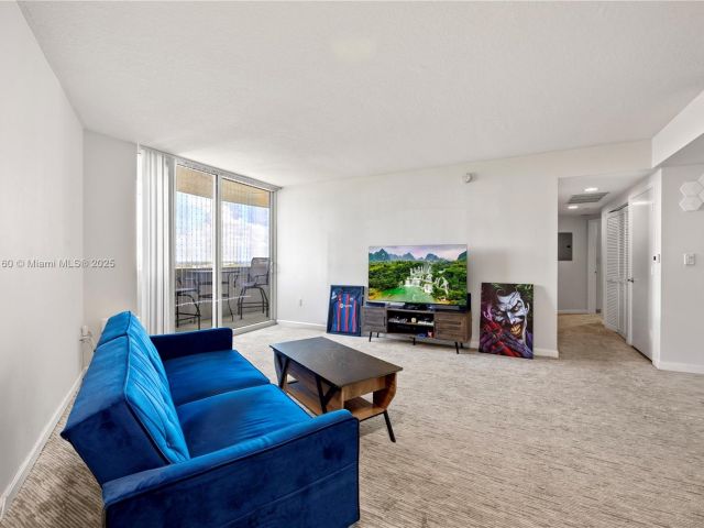 1-bedroom condo for sale in Aventura - 19501 W Country Club Dr 2106 - MondialRealty