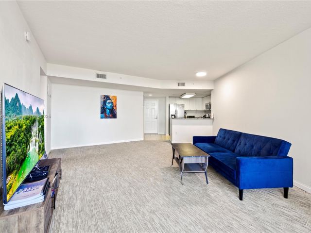 1-bedroom condo for sale in Aventura - 19501 W Country Club Dr 2106 - MondialRealty