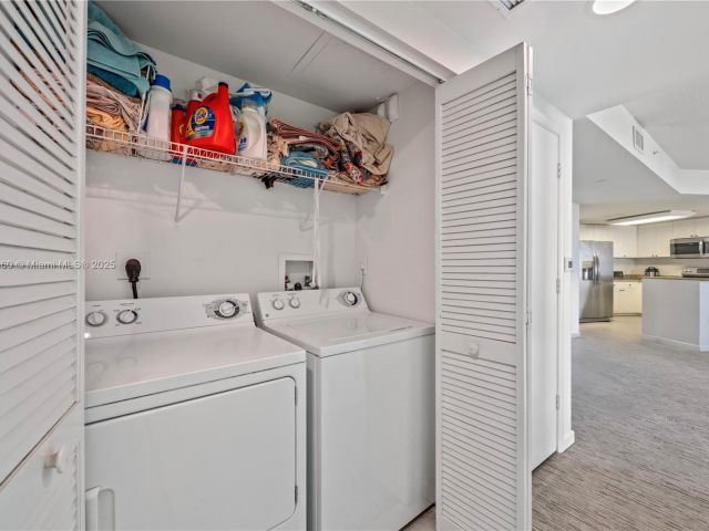 1-bedroom condo for sale in Aventura - 19501 W Country Club Dr 2106 - MondialRealty