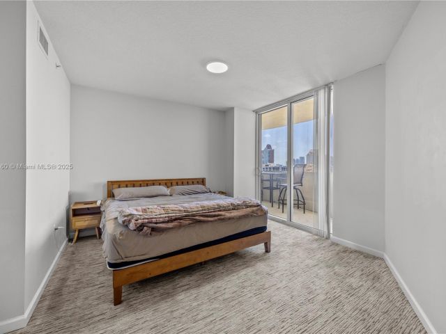 1-bedroom condo for sale in Aventura - 19501 W Country Club Dr 2106 - MondialRealty