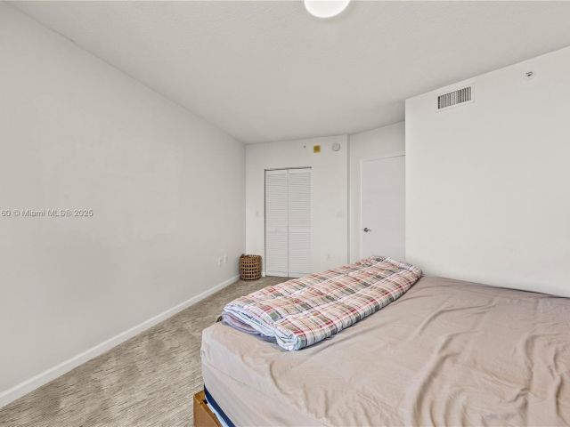 1-bedroom condo for sale in Aventura - 19501 W Country Club Dr 2106 - MondialRealty
