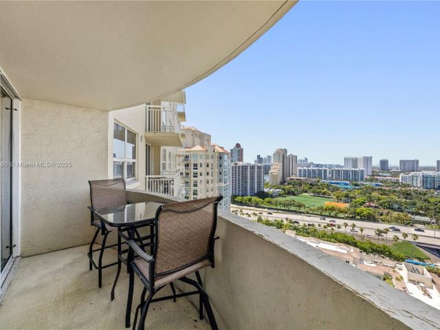 1-bedroom condo for sale in Aventura - 19501 W Country Club Dr 2106 - MondialRealty