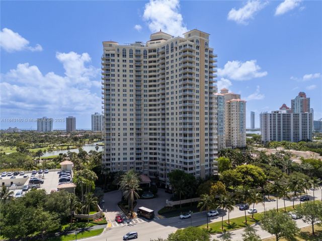 1-bedroom condo for sale in Aventura - 19501 W Country Club Dr 2106 - MondialRealty