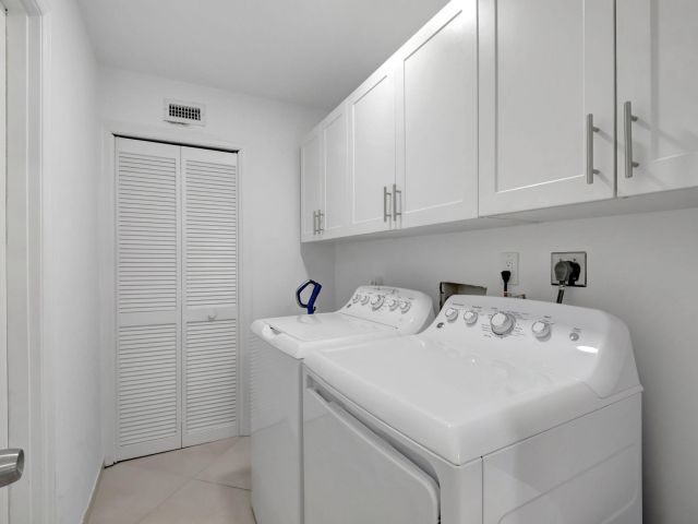 Home for rent at 902 Foxpointe Circle - photo 6315681