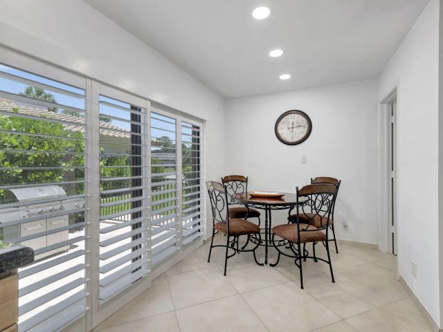 Home for rent at 902 Foxpointe Circle - photo 6315683