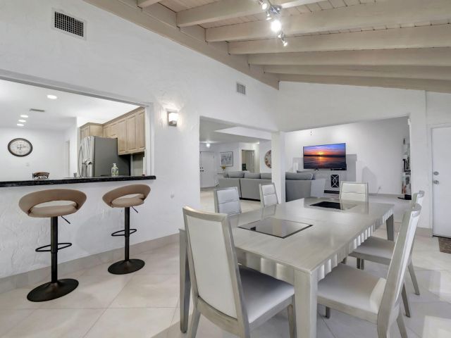 Home for rent at 902 Foxpointe Circle - photo 6315684